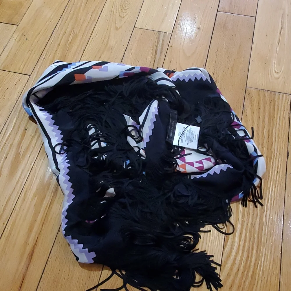 Shawl - Picture 3 of 4